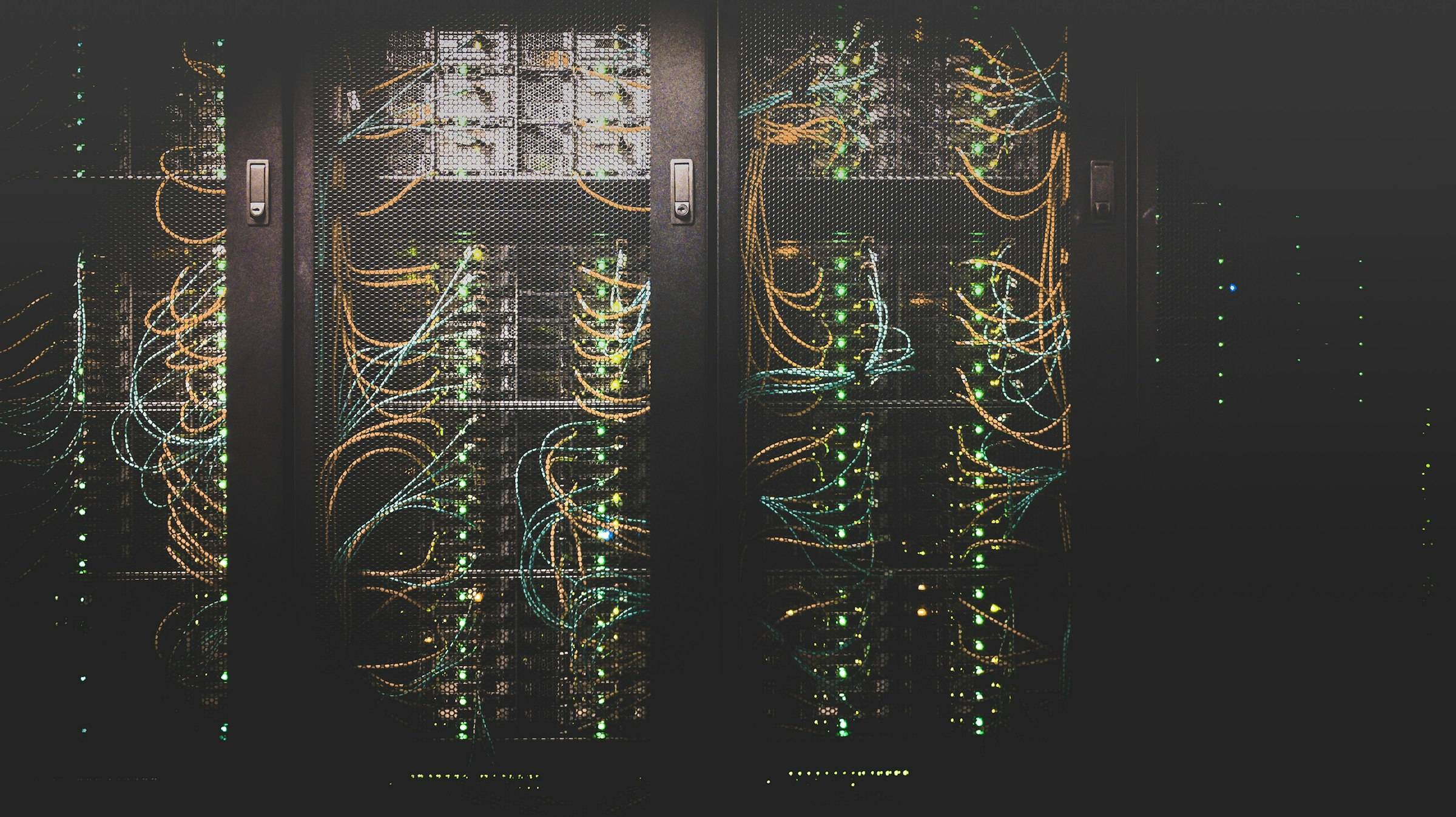 Server cabinets threaded with fibre cables